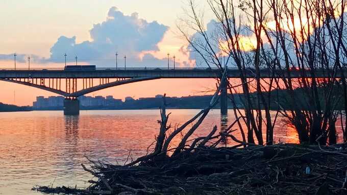 Пенсионерка, задумавшаяся о самоубийстве, сорвалась с моста и погибла